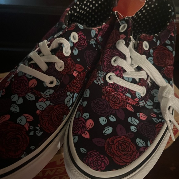 Vans - Picture 2 of 4